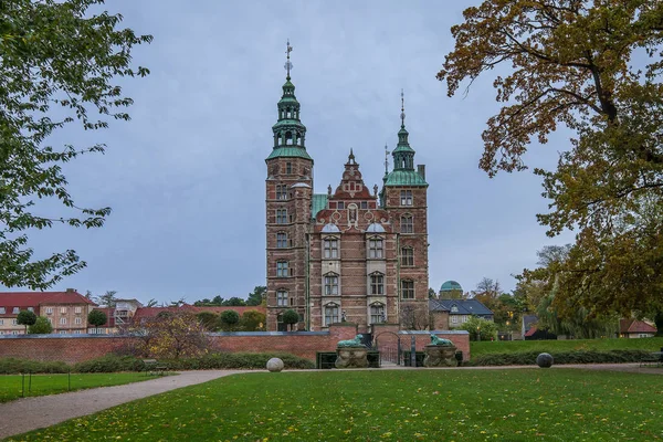 Castelo de Rosenborg e Jardim do Rei em Copenhaga — Fotografia de Stock