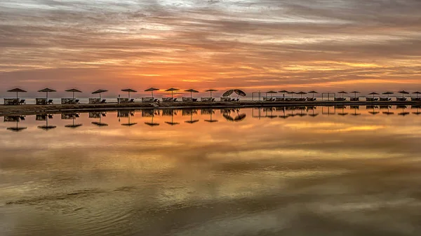 Sunloungers Umbrellas Standing Bank Red Sea Long Row Sunset Gouna — Stock Photo, Image