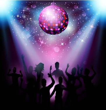 İnsanlar gece kulübündeki partide dans ediyorlar.