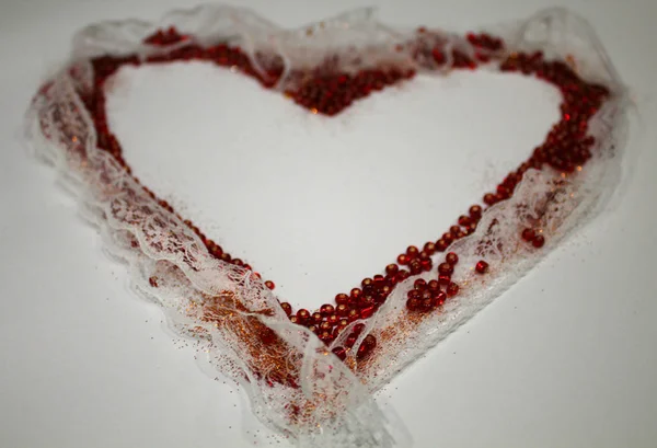 Dantel ve boncuk arka plan Sevgililer günü için kalp — Stok fotoğraf