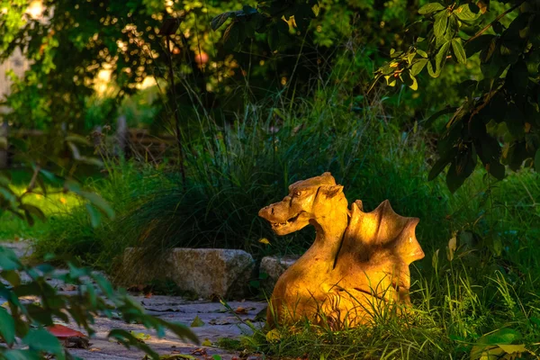 Wooden garden sculpture dragon at the castle — Stock Photo, Image