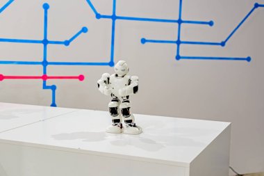 Kiev, Ukrayna - Ocak 08,2017: akıllı Robot dans.