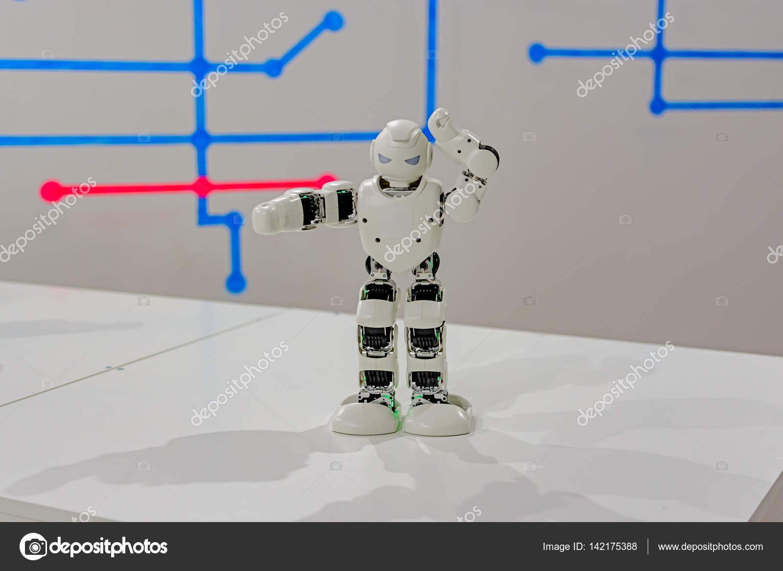 moto dancing robot