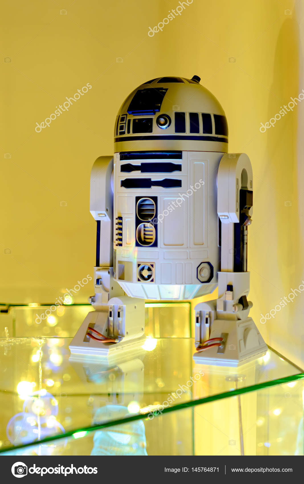 КИЕВ, Украина - 8 Января 2017 Года: Модель Робота R2D2 Из Фильма.