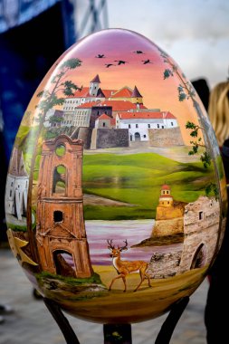 Kiev, Ukrayna - Nisan 17,2017: yumurta boyalı. Büyük Paskalya yumurta Sofievskaya Meydanı sokak Festivali.