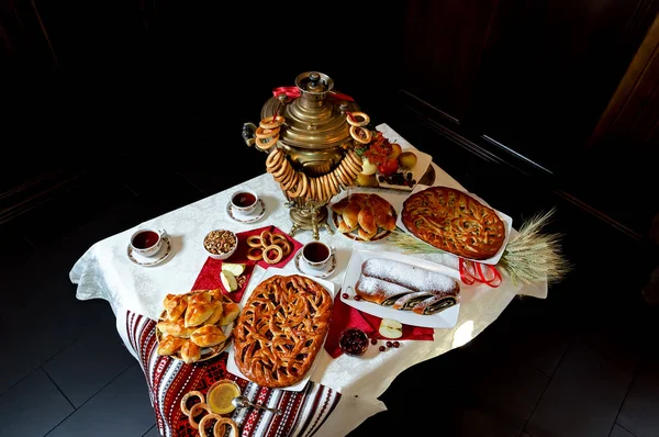 Táblázat a tea. A szamovár a pite. — Stock Fotó