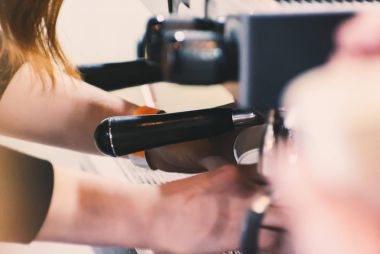 Kahve makinesi bira. Sığ Dof