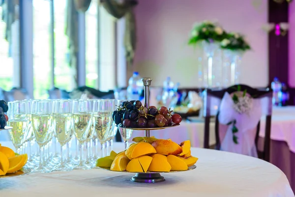 Fruta em um buffet de banquete — Fotografia de Stock