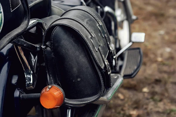 Leder Reisetasche auf dem Motorrad — Stockfoto