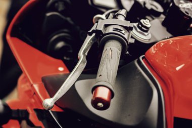 Bir motosiklet üzerinde bir fren kolu