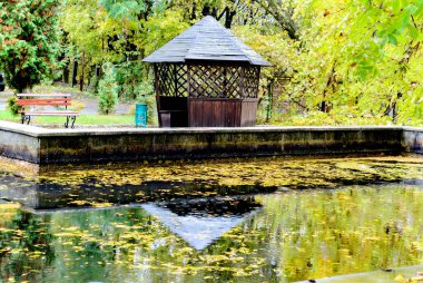 Parktaki çardak.