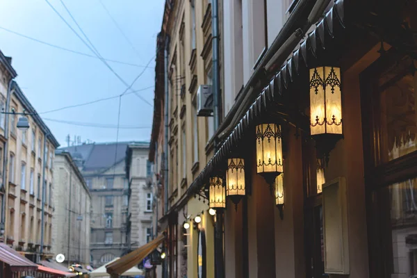 오래 빛나는 거리 빛 — 스톡 사진