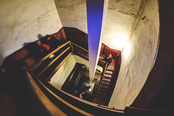 Descent down the spiral staircase — Stock Photo, Image