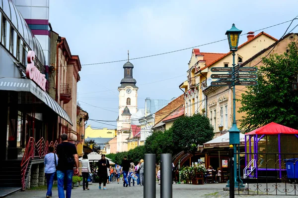 Uzhgorod, Ukraina - 18 września 2016: Central street w mieście Uzhhorod — Zdjęcie stockowe