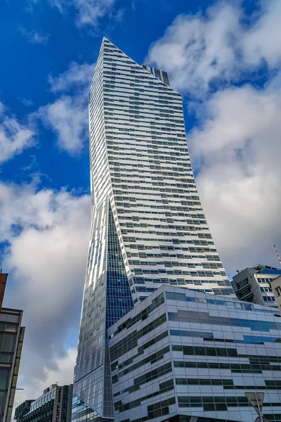 Warszawa, Poland - November 29, 2016: Modern skyscraper in Warszawa, near the central station. — стокове фото