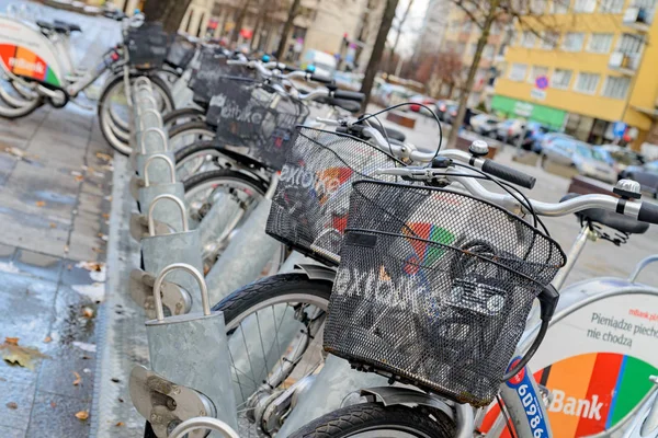 波兰华沙- 2016年11月29日：自行车停放以收取租金 — 图库照片