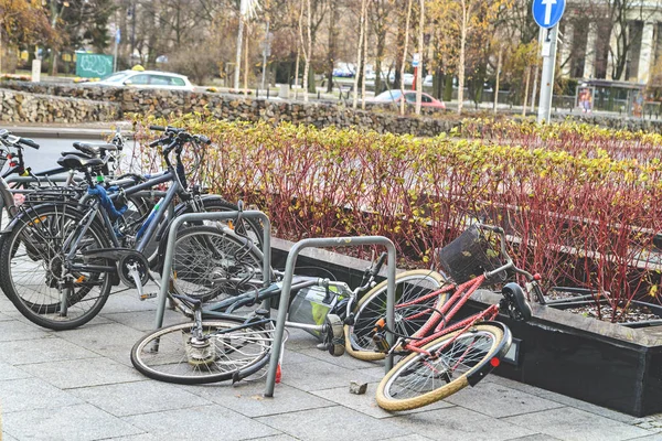 Wind overturned bicycles in the parking lot. — Stock Photo, Image