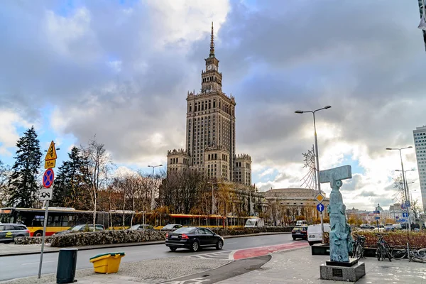 Varsavia, Polonia - 29 novembre 2016: Palazzo della Cultura e della Scienza a Varsavia. Pa ac Kultury i Nauki PKiN — Foto Stock