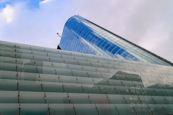 Varsóvia, Polônia - 29 de novembro de 2016: arranha-céus de vidro moderno em Varsóvia . — Fotografia de Stock
