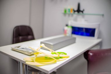 Manikür masası. Sığ alan derinliği