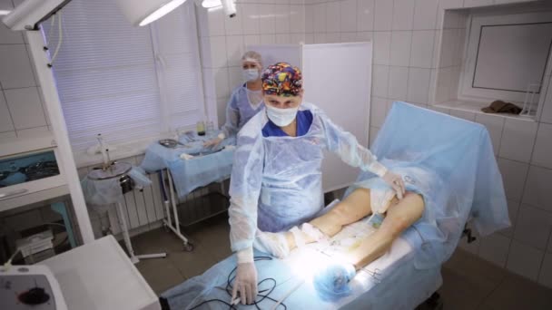 Spataderen, sclerotherapie procedure. Een innovatieve methode van chirurgie — Stockvideo