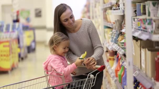 Matka a dcera Nakupování v supermarketu