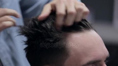 Bazı balmumu ekleme ve istemci penye berber.