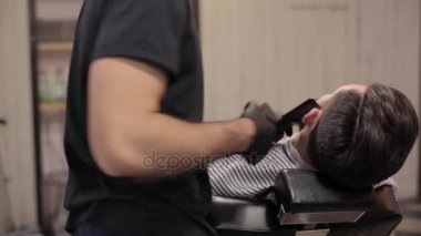 Kuaför kesim sakal tıraş bir kuaför dükkanında.