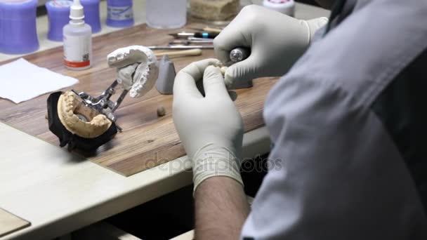 Processo de criatura de implante Cermet em laboratório . — Vídeo de Stock
