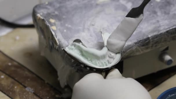 Ceramet implantat varelse processen laboratorium. — Stockvideo