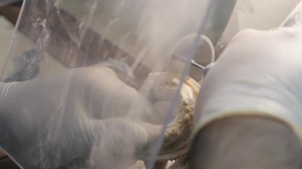 Ceramet implantát proces stvoření v laboratoři. — Stock video