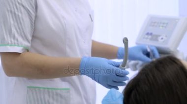 Hemşire kalkış prosedür diş ofiste sonra donanımları