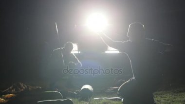 İki gece atış seferi Suv Light dikme çadırın mans.