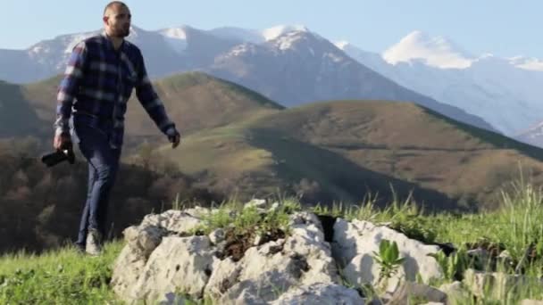 Traveler in mountaineering boots stepping on the stones at mountain landscape — Stock Video