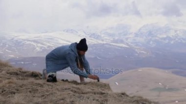 Gezgin eylem fotoğraf makinesi mouintains manzara resimlerini alır için ayarlar.