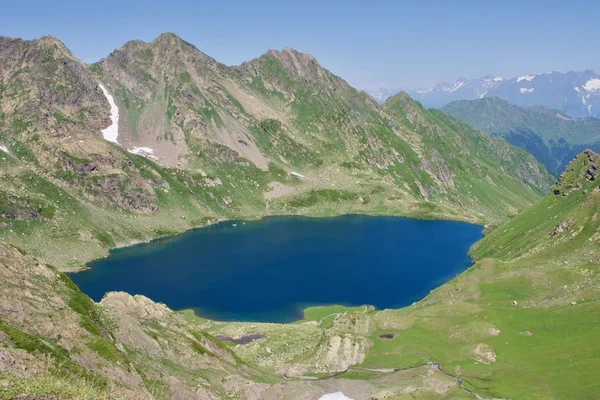 Beautiful view over mountain lake at Abkhazia — Stock Photo, Image