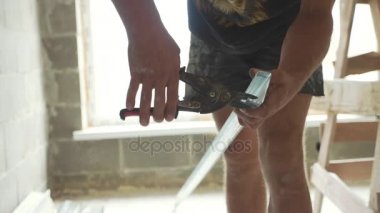 Eller erkek kare bağlama Alçıpan bitmemiş apartman konaklama için kesme