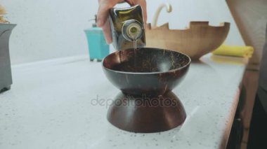 Masaj terapist masaj ahşap kase için yağ boşaltma