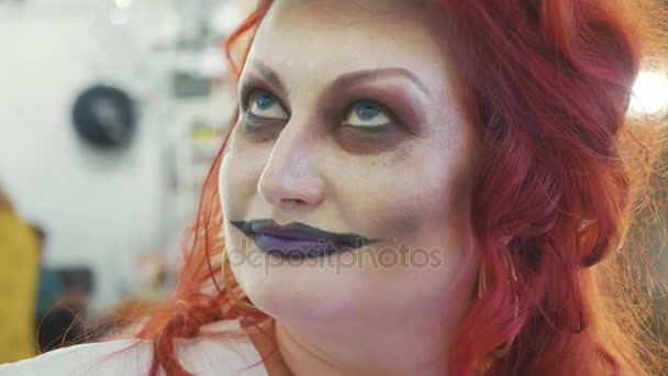 Close-up portrait of redhead woman with halloween makeup at beauty salon — Stock Video