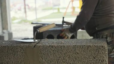 İnşaat bloklarla mala ile ön planında çalışmanız Oluşturucu