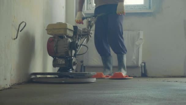기계화 그라우트 길게 콘크리트 바닥 근접 슬로우 모션 — 비디오