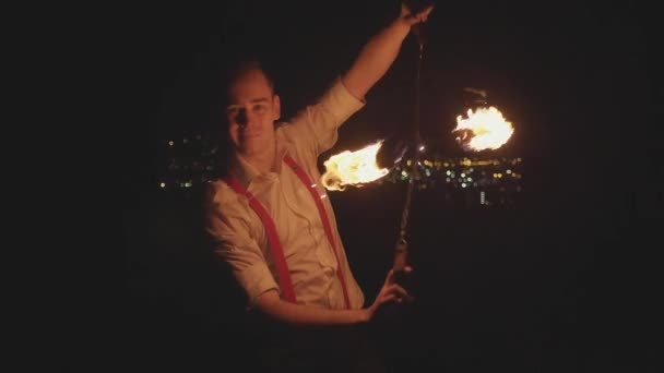 Male artist performing fire show at dark in slow motion. — Stock Video