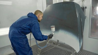 Özel booth arabanın kaputu üzerine beyaz boya püskürtme otomatik ressam