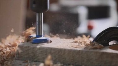 forstner matkap kurulu bir delik yapar