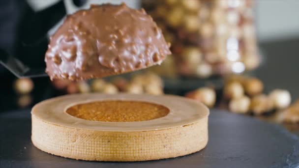 Close-up of chef is making dessert with milk chocolate and nuts — Αρχείο Βίντεο