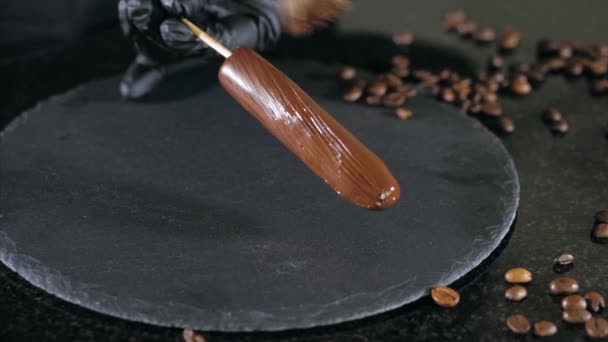 Close-up of chef is making chocolate desserts — Stock Video