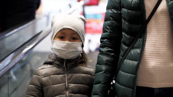 Portrait of little cute child girl in medical mask at supermarket — Stock Video