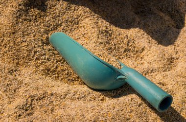 Çavdar unu ile çanta. Kova için un yalanlar üstüne