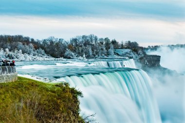 Niagara Falls sonra sonbaharda bir buz fırtınası.