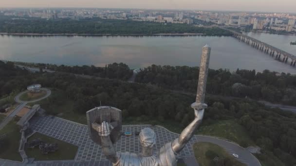 Vatan anıt Kiev, Ukrayna'nın havadan görünümü — Stok video